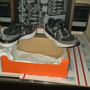 Womens N8ke Reacz Infinity Run Fk 2